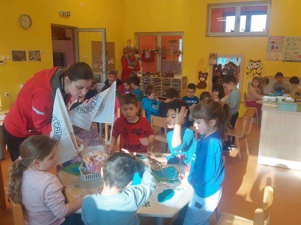 Volonterke Gradskog društva Crvenog križa u posjetu “Medvjedićima” i “Zečićima”